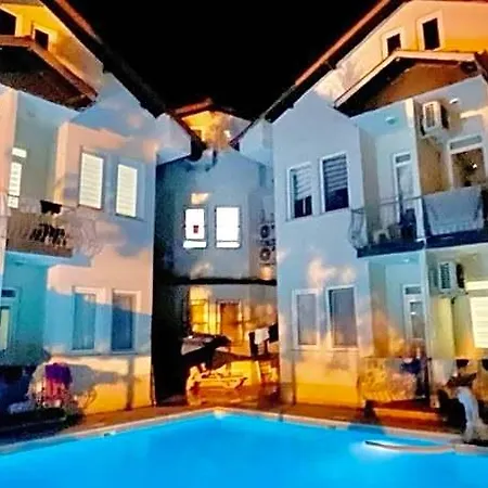 Ξενοδοχείο με διαμερίσματα Sato 3*