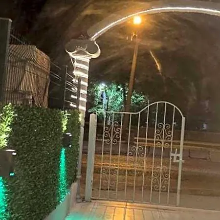 Ξενοδοχείο με διαμερίσματα Sato 3*
